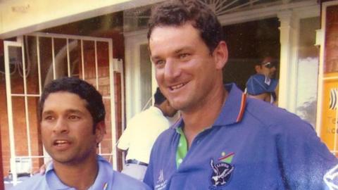 Rudie van Vuuren (right) and Sachin Tendulkar (left)