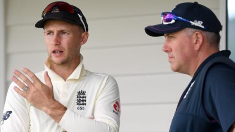 Joe Root talks to Chris Silverwood