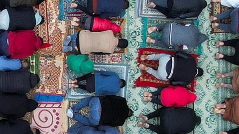 People praying outside of al-Farouk mosque ruins in Rafah on 10 April