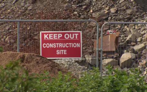 a keep out sign on a fence