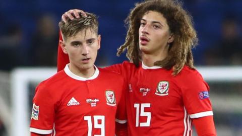 David Brooks ac Ethan Ampadu