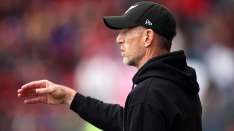 Gary Rowett coaching his Oxford side from the touchline