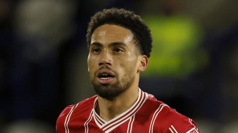 Zak Vyner playng football for Bristol City in the Championship