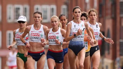 Natasha Wilson (centre)