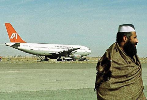 AFGHAN-INDIA-HIJACK Taliban Islamic militia commandos in pick-up trucks rush towards the Indian hijacked plane at Kandahar airport in Afghanistan, 30 December 1999. 