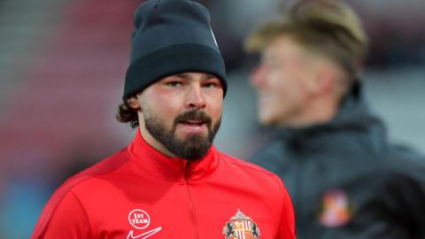 Bradley Dack warming up for Sunderland