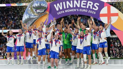 England celebrate winning the Euro 2025 title after beating Spain in the final
