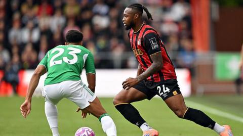 Antoine Semenyo is closed down by Jacob Murphy during Bournemouth's game against Newcastle United at the Vitality Stadium on 21 September, 2025