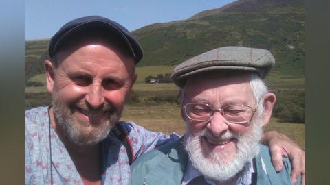 Rhodri Jones a'i dad John Ellis Jones