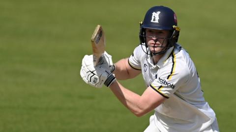 Rob Yates batting for Warwickshire