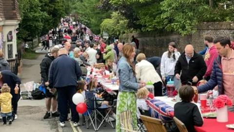Goring and Streatley street party
