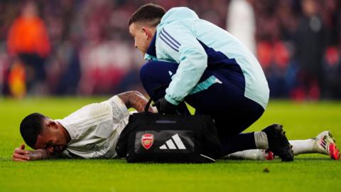 An Arsenal physio treats Gabriel Jesus on the pitch 