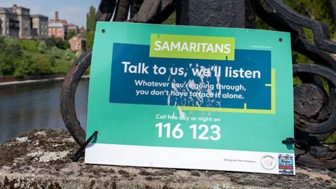 Samaitans sign