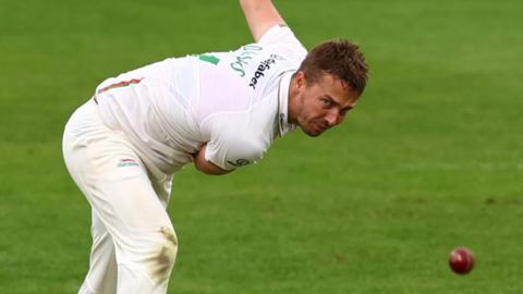 Will Davis bowling for Leicestershire