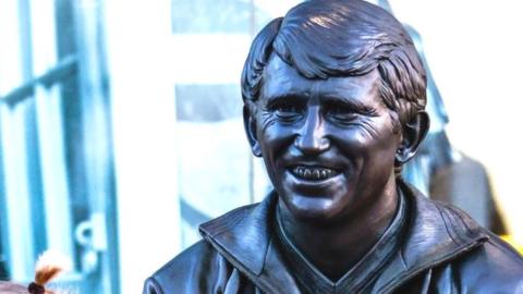 Graham Taylor statue, Watford