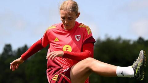 Sophie Ingle in Wales training