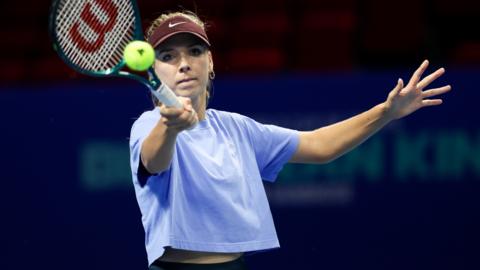 Katie Boulter hits a forehand