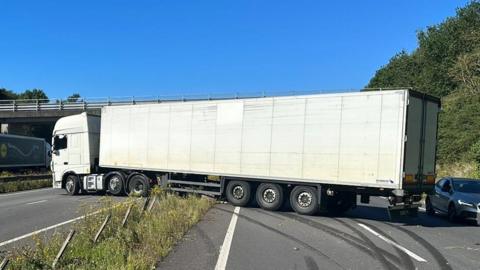 Lorry crash on the A43