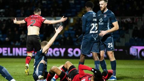 St Mirren appeal for a penalty against Ross County