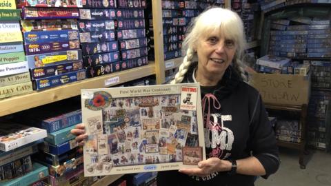 Lynn Pearl holding a puzzle