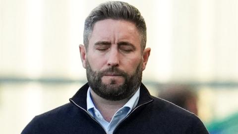 Lee Johnson overseeing his last game as Hibernian manager