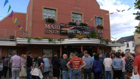 Crowds outside The Market Hall Cinema in Brynmawr
