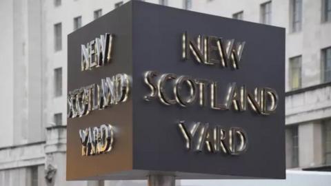 Scotland Yard sign