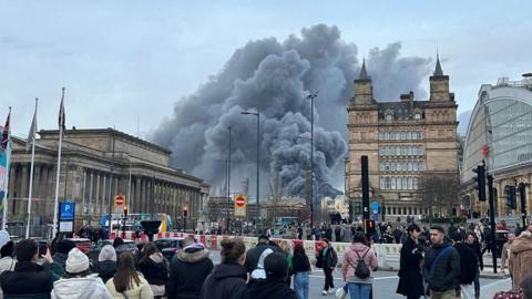 crowds watch fire in city centre