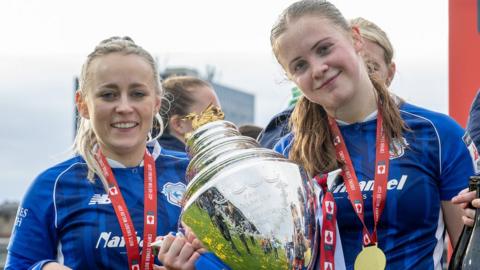 Cardiff City celebrate winning the 2024 Welsh Women's Cup