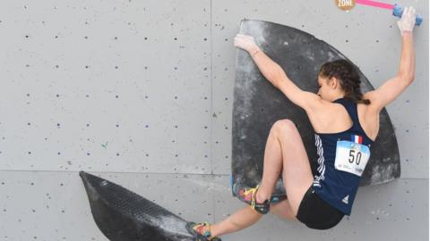 Luce Douady during a boulder climb