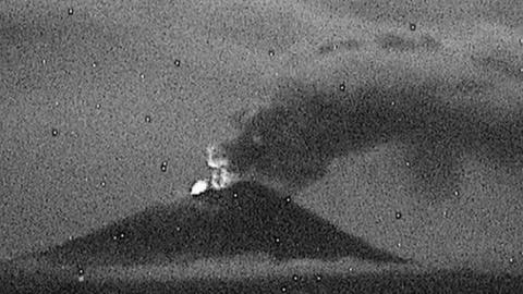 Night-time shot of the eruption of the Popocatépetl volcano