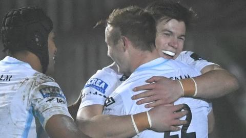 Huw Jones (R) celebrates his decisive try