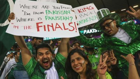 Pakistan fans celebrate victory over NZ and a place in the 2022 T20 World Cup final