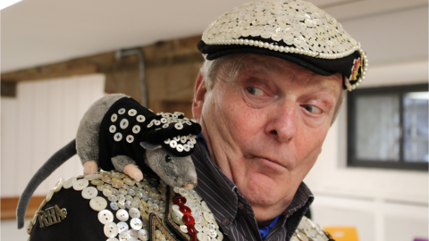 The pearly king of Woolwich and his mouse at the festival