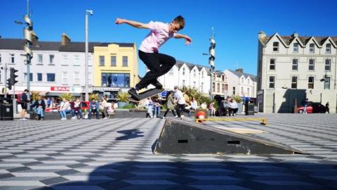 Skater in Portrush using skate ramps