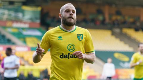 Teemu Pukki celebrates