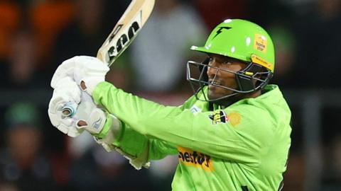 Gurinder Singh hits six for Sydney Thunder in win over Melbourne Stars in Big Bash League 2022-23 opener