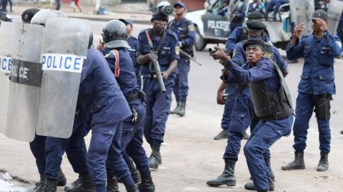 Police react after a protester threw a stone from Notre Dame Cathedral compound in Kinshasa, Democratic Republic of Congo on 25 February 2018