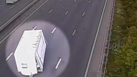 Runaway trailer crashes on the M25