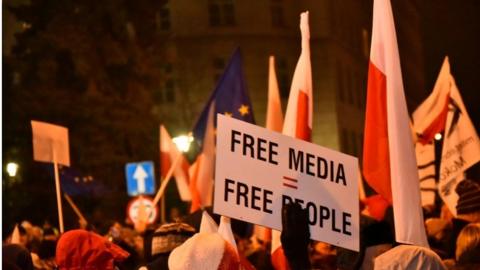 Crowds outside the Polish parliament in Warsaw, 16 December 2016