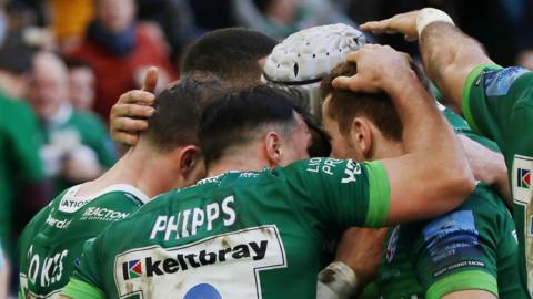 Irish celebrate James Stokes' try