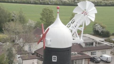 The windmill's cap and fantail assembly