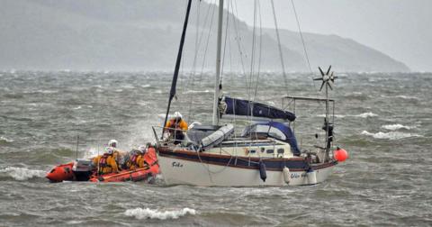 Boat in difficulties and rescue boat