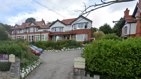 Plas Isaf 鶹Լ in Llannerch Road West, Rhos-on-Sea from the entrance