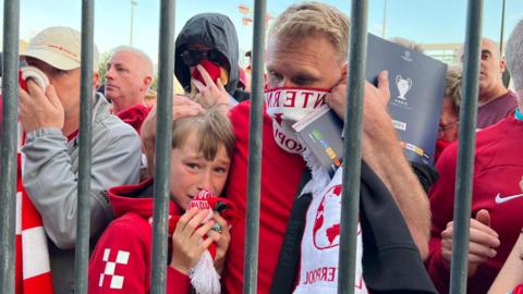 Liverpool fans outside the Stade de France before the 2022 Champions League Final, 28/05/2022