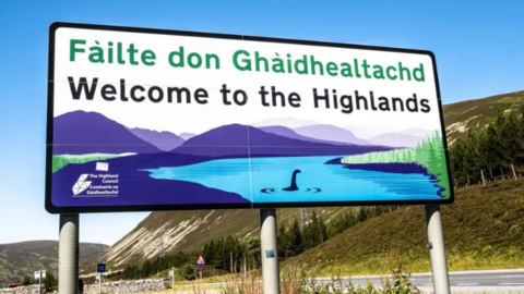 Soidhne ag ràdh Fàilte don Ghàidhealtachd agus Welcome to the Highlands