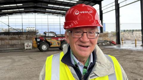 Councillor Darrell Pulk on building site