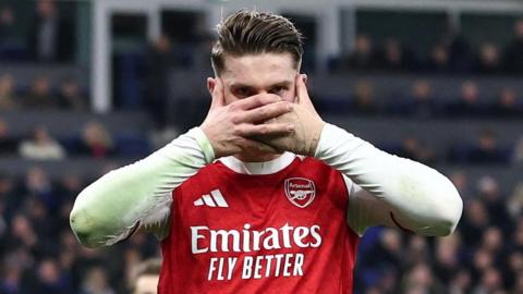 Gyokeres celebrates