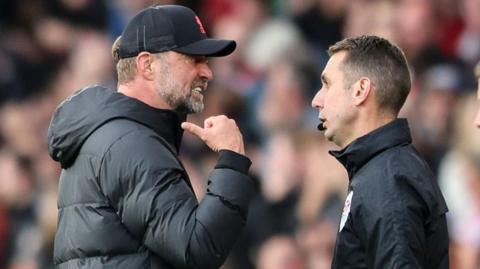 Jurgen Klopp and David Coote exchange words during a game at Southampton in May 2022