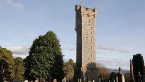 Tùr Cuimhneachaidh Sir Eachainn MhicDhòmhnaill